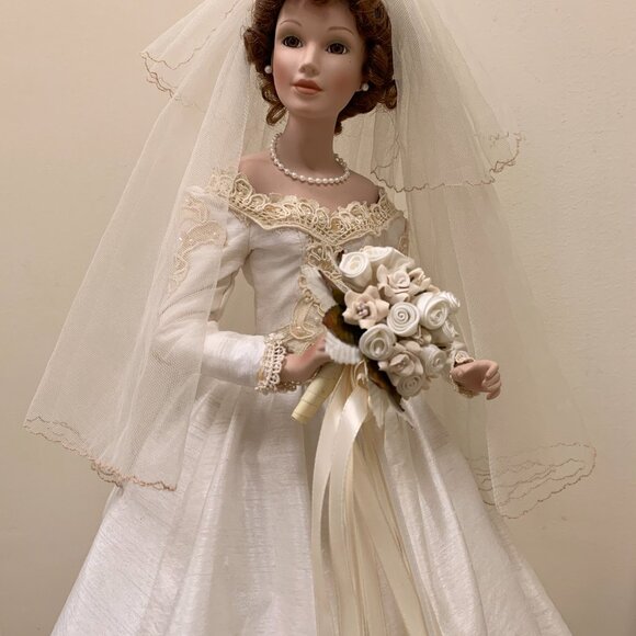 “Autumn Reflection" Vintage Porcelain Bisque Wedding Doll - Picture 4 of 16